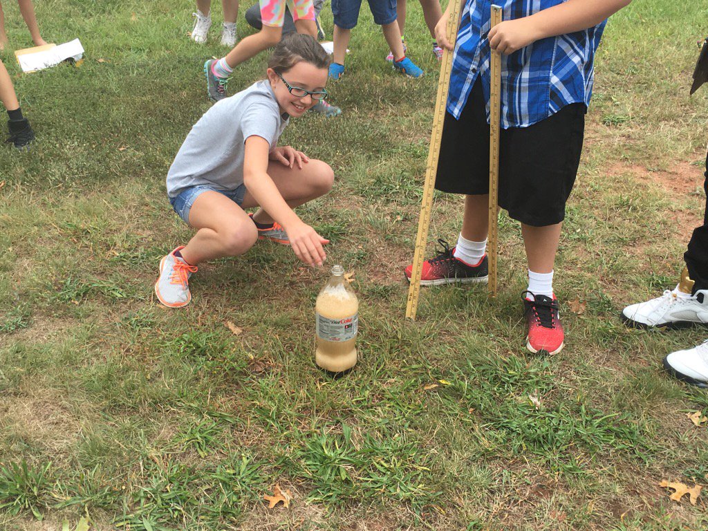 HeathsClass's tweet photo. Look at the foam! I wonder if the Mentos will dissolve over the next few days? Tune in Monday to find out. https://t.co/0dRUbcd7v4