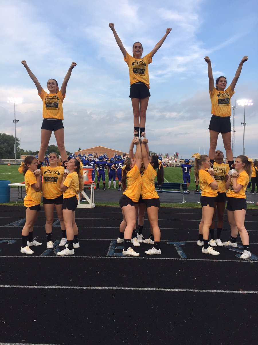 CHSRocketsCheer's tweet photo. Go Big Blue #JV #calsangels https://t.co/77jFimGse7