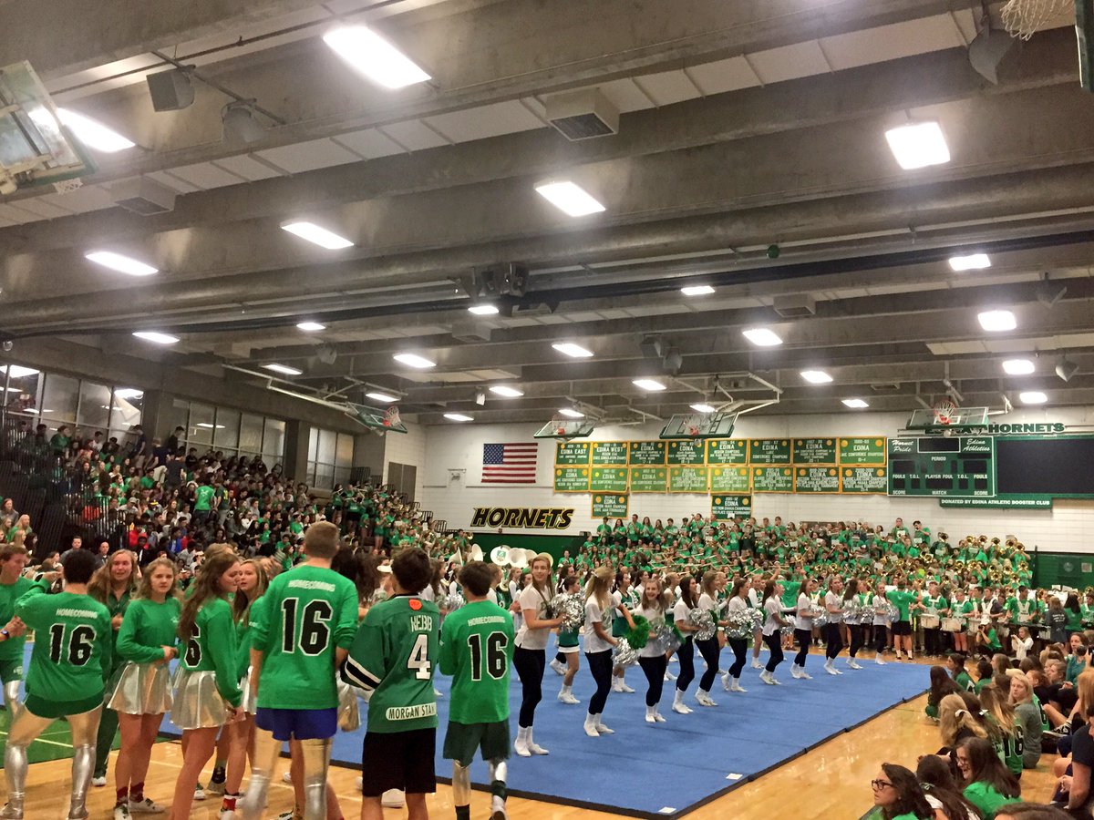 Stucynski's tweet photo. Homecoming pep fest! Even had senior volleyballers represent in the ping pong battle #notpingpongplayers #Ehs https://t.co/hiXvyhXpV0