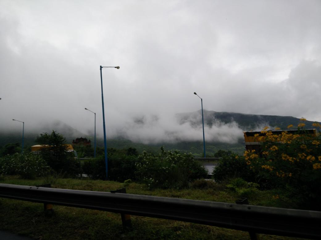 pandeyb's tweet photo. Love going to Pune during monsoon for such awesome view on Expressway! https://t.co/19Q5XtO0uL