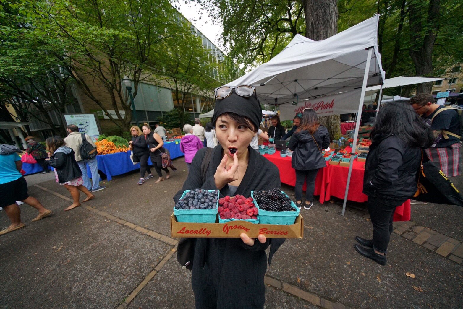 アイコラ　twitter 大橋未歩 夏休みは、オレゴン州ポートランドへ。大好きな自然がたくさん。山登りでチャージしました！地産地消をめざすポートランド、毎日どこかでファーマーズマーケットがあり、ベリーが安い！！このてんこもりで900円！そして、私も触発され、、  https://t.co ...