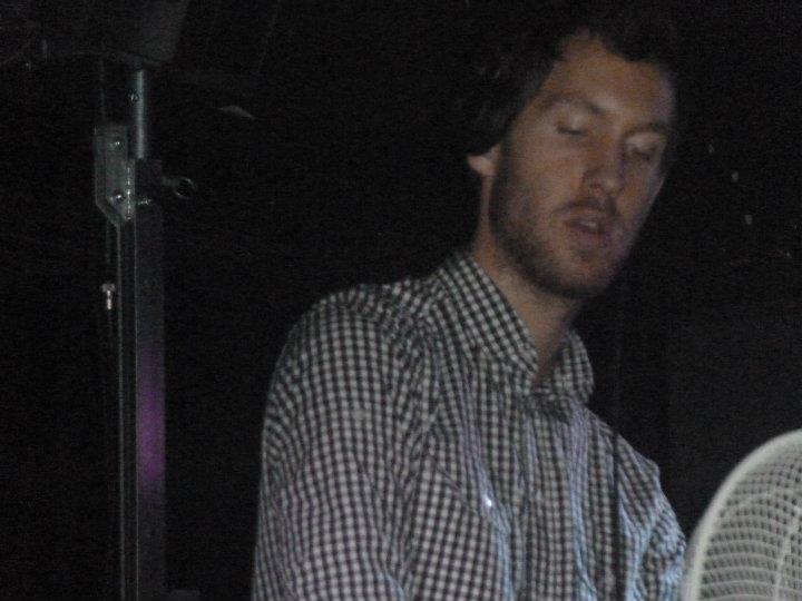 Sharon141Habbo's tweet photo. Back when Calvin Harris visited the shitty place of Waterford,Ireland, he got so pissed off at that gig LOL #GotaFan https://t.co/vDuyWJnioG