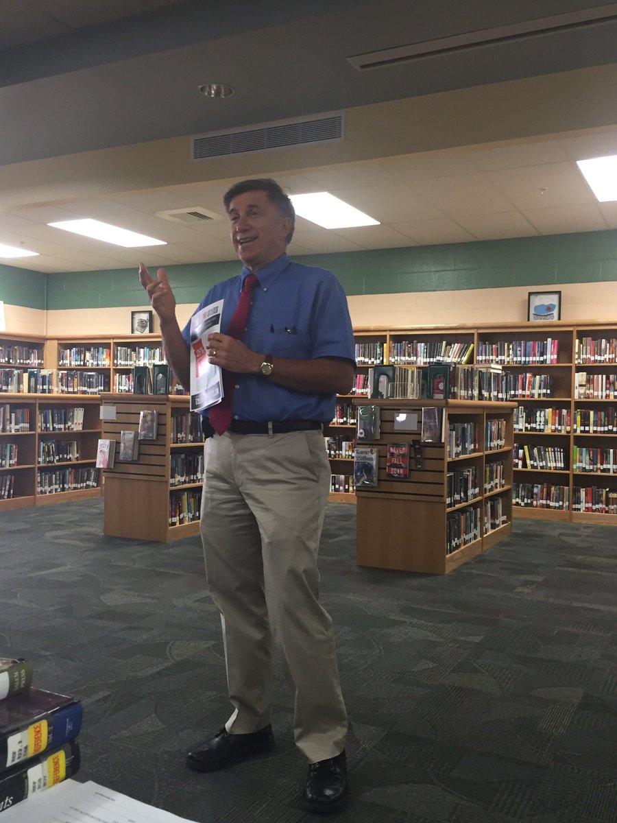 atholtonYDA's tweet photo. Thank you Vinny DeMarco for coming to Atholton!! And thank you to all the Young Dems who went to his presentation :) https://t.co/43CGAVwmc3