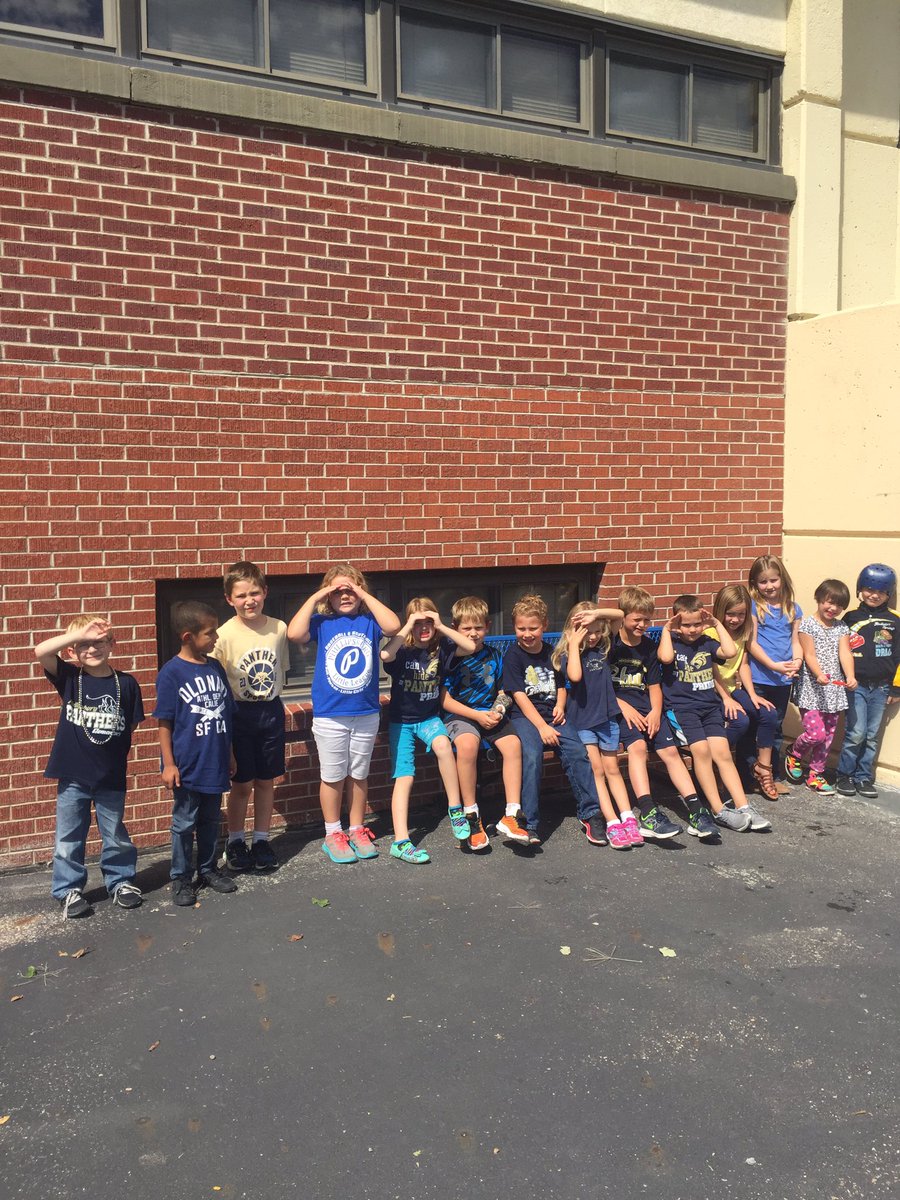 mrsschilowsky's tweet photo. Blue and gold and Popsicles! #spiritweek #panthercubs #pes https://t.co/zLzIP2lTAE