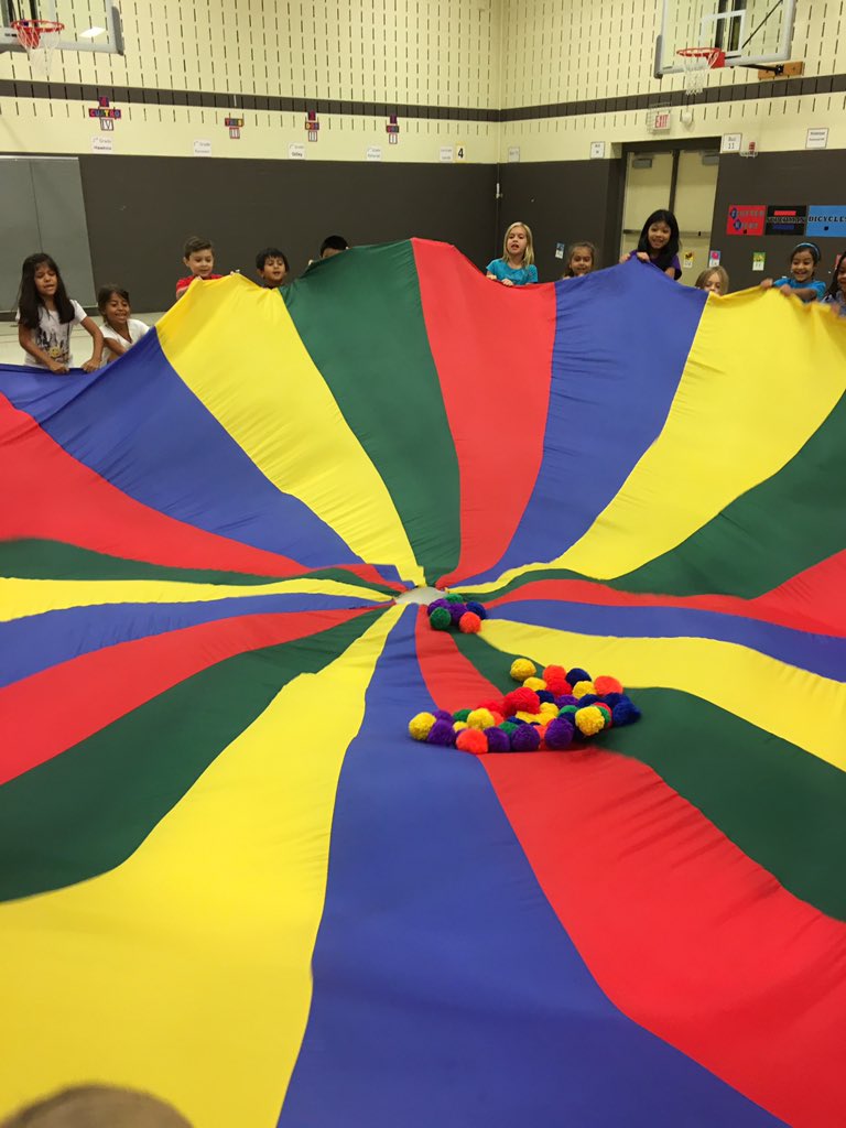 FSESFriendship's tweet image. Best job in the world. @FSESFriendship PE @KellerISD #colorfulfun #proud2bFSES