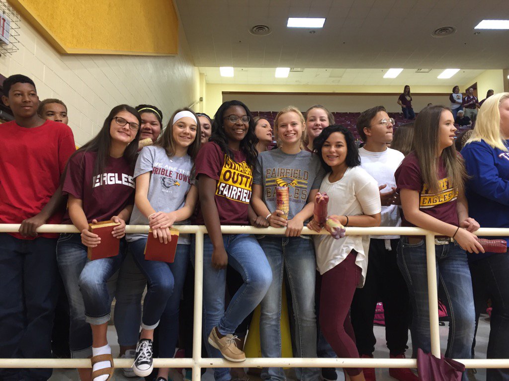 MCox_17's tweet image. Cheering on our Eagles! #FISDlearn