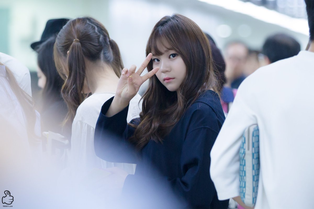 980819_com's tweet photo. [160917] #여자친구(#GFRIEND) #김포공항 #출국 #엄지 #직찍 6pics

https://t.co/KWH7mRxpur
. https://t.co/0KoVCtFLxb