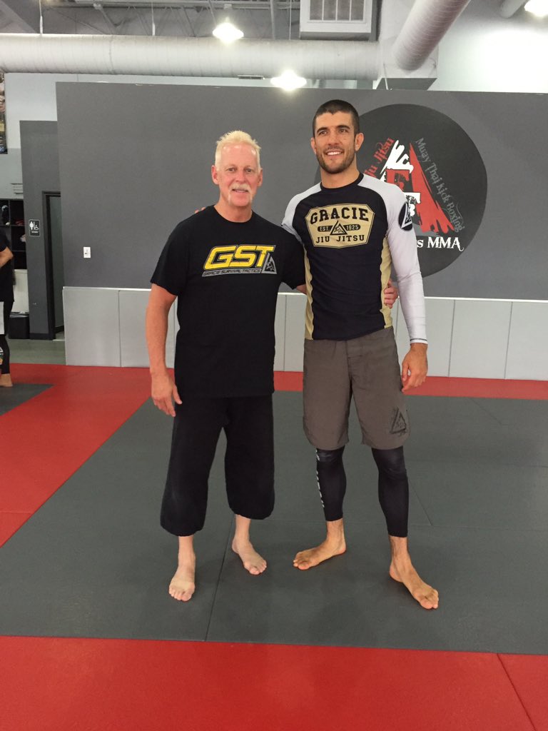 Sheridansdojo's tweet photo. Great week with Rener Gracie just finishing GST Instructor Chicago Illinois.
#martialarts #jiujitsu #graciejiujitsu https://t.co/DWfwT6mF4F