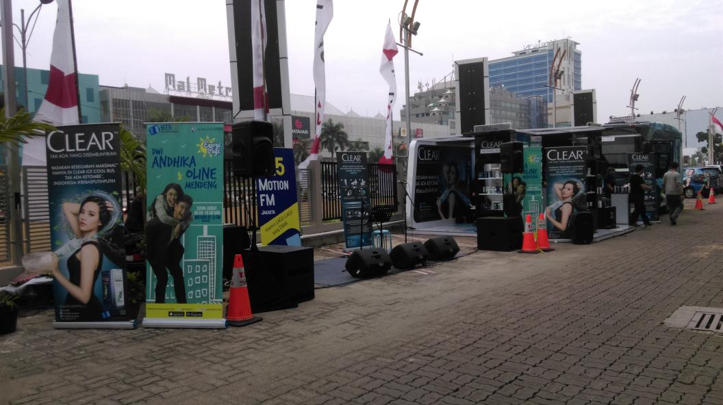 SonoraFM92's tweet photo. Clear #IceCoolBus hadir lg @bekasicyberpark 17-18 sept w/ @CLEARIndonesia @MOTION975FM yuk mampir! @BekasiUrbanCity https://t.co/KAFt4UYTwT
