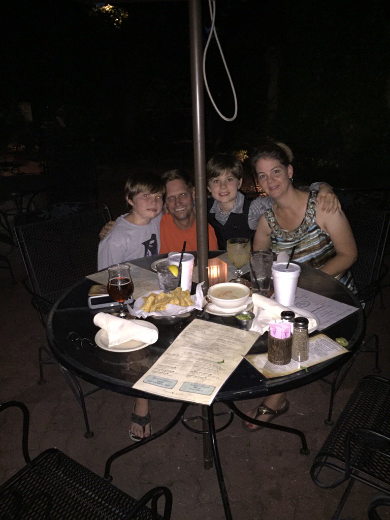 jbrown2122000's tweet photo. Hanging out with the family at our favorite restaurant in San Marcos- Palmers! https://t.co/d9YuNQFpAQ