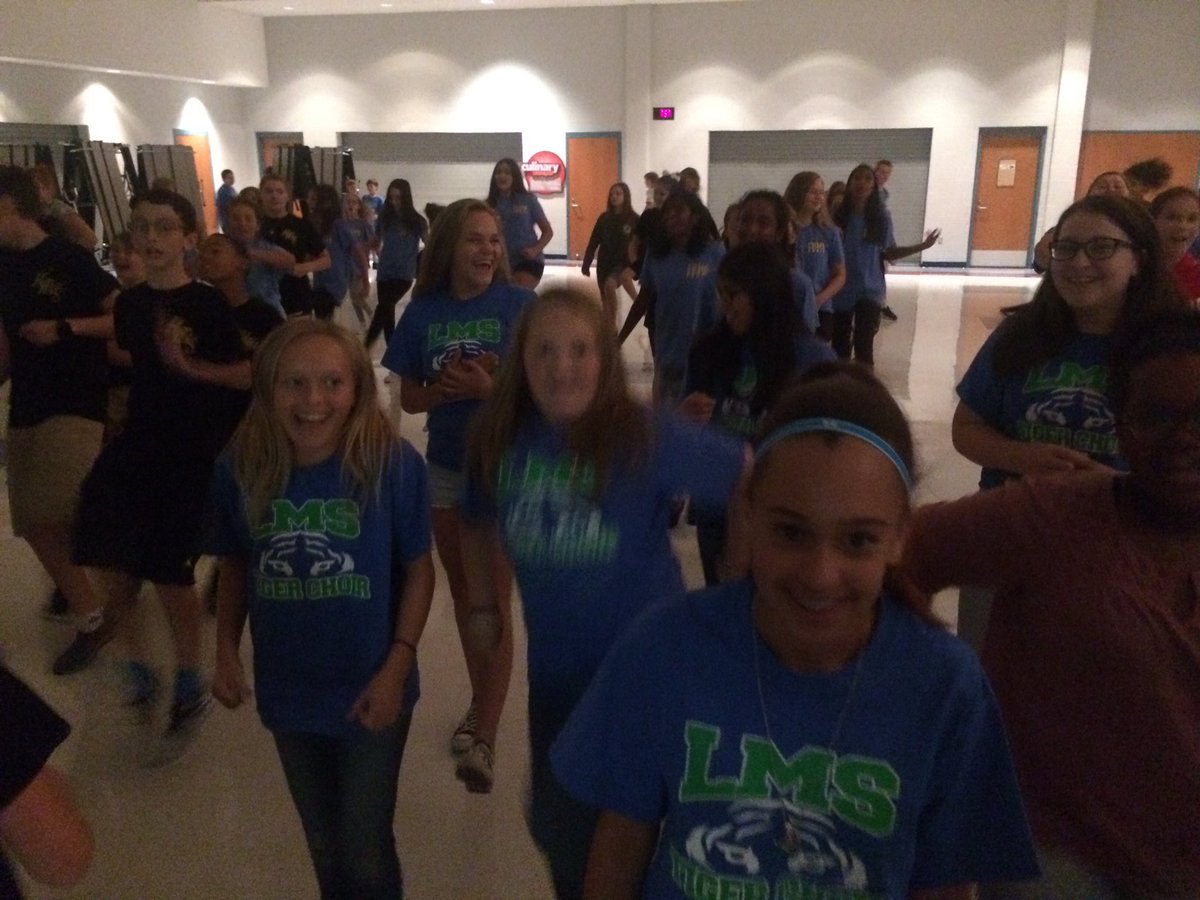 Tiger Choir Cubs party with class👯 #TheWestDen <a href="/LeanderMSTigers/">Leander MS Tigers</a>