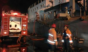 Damkar_Smr's tweet photo. Polair Selidiki Penyebab Kebakaran Kapal di Dermaga Tanjung Priok https://t.co/8BjRiRNhgN https://t.co/Cxp2bEPSfp https://t.co/HF3WcBmJkj