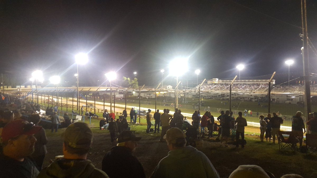 BrenemanTravis's tweet photo. @WilliamsGrove #NICETRUCKRACE https://t.co/AUNrRx05N8