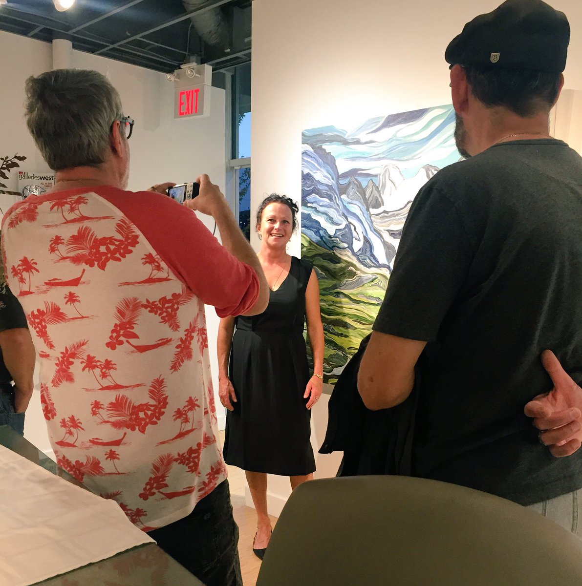 Behind the scenes <a href="/GisaMayerArt/">Gisa Mayer Art</a> with one of her works! #OpeningNight #WaterSongs