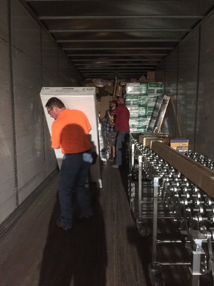 terryjean44's tweet image. Learning the freight system and having fun! #FunWithFreight @nate_knowles @Erin_K_Watson @troyer_paige @bobsaniga