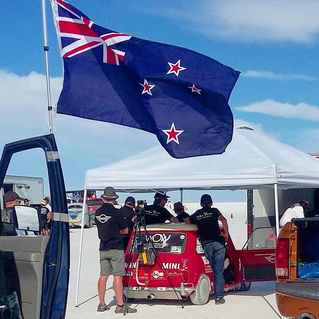 project64mini's tweet image. Bonneville flashback. Waiting to run is part of the process, #kiwi ingenuity with the pop-… ift.tt/2ctxr9n
