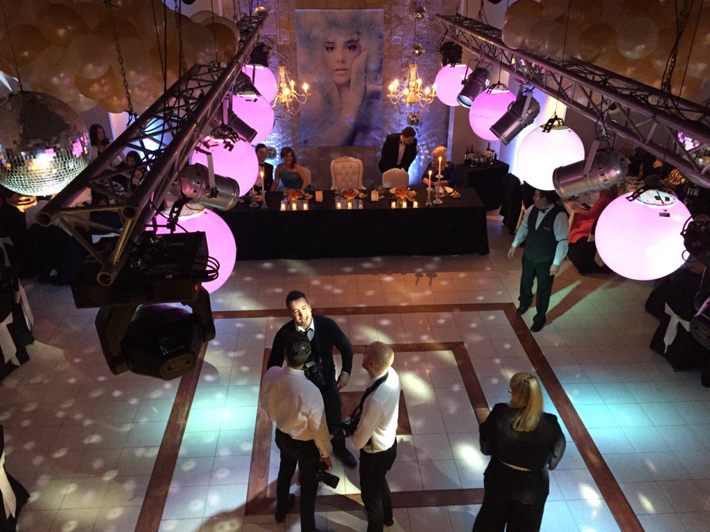 VicenzzaEventos's tweet photo. Ya arrancamos! XV años de Constanza en # vicenzza https://t.co/TP4EQiN9jt