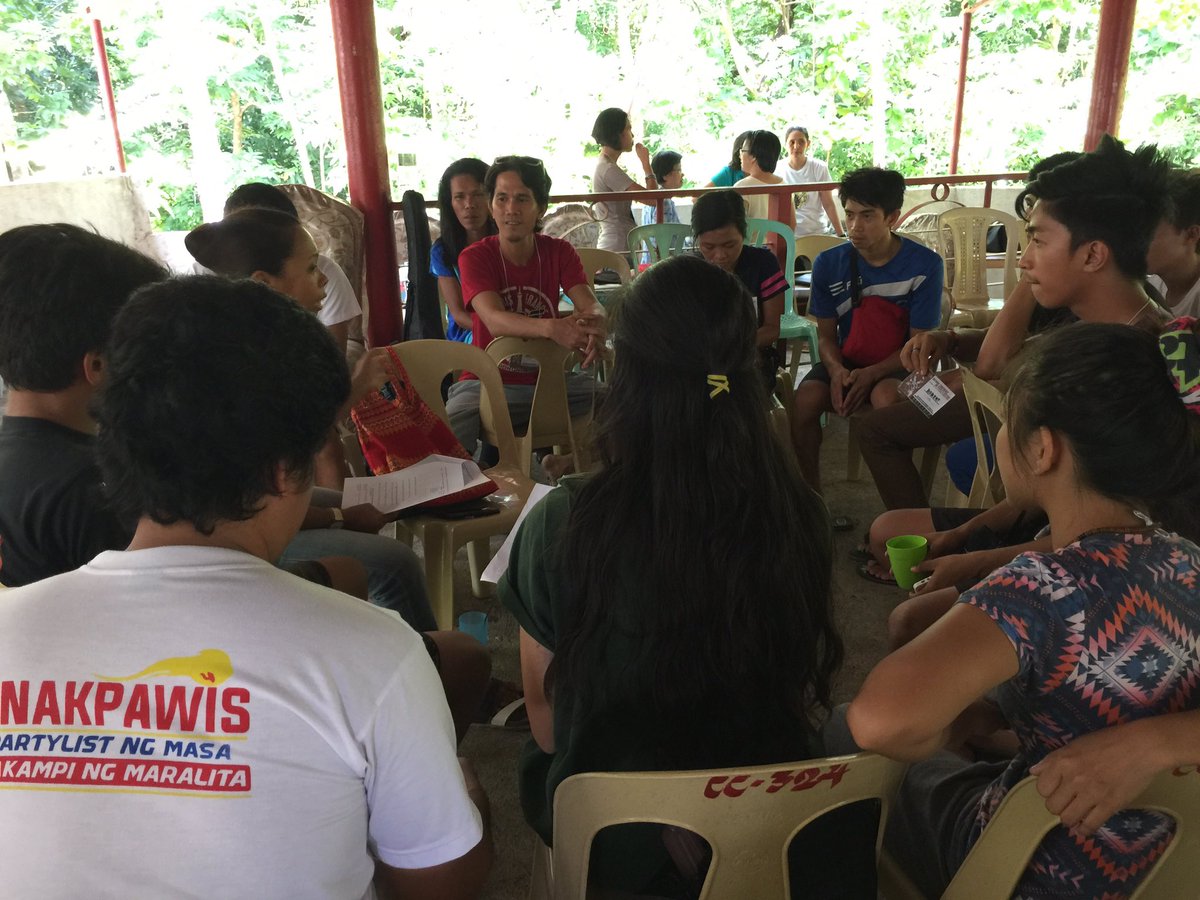 sinagbayan's tweet photo. workshop group ng mga manggagawang pangkultura sa hanay ng mga magbubukid #Hiliugyon https://t.co/DU6VCAfqpT