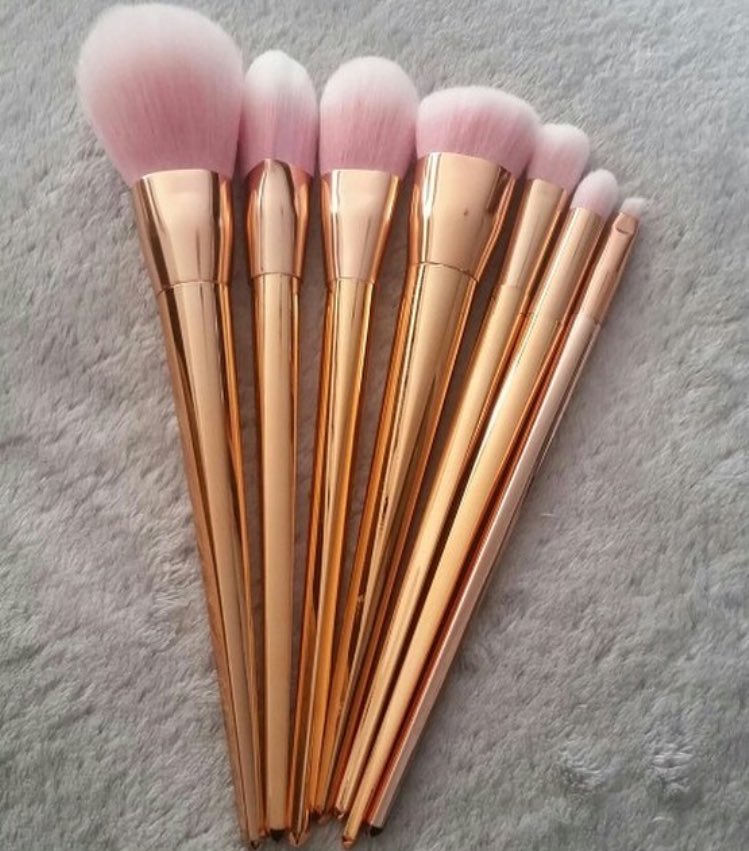 envydofficial's tweet photo. Feel classy while doing your makeup with our 'Luxe Brush Set- 7pcs' 🙌🏼👑
#envyd
https://t.co/1a50Wajyik https://t.co/0kjLAQxS4v