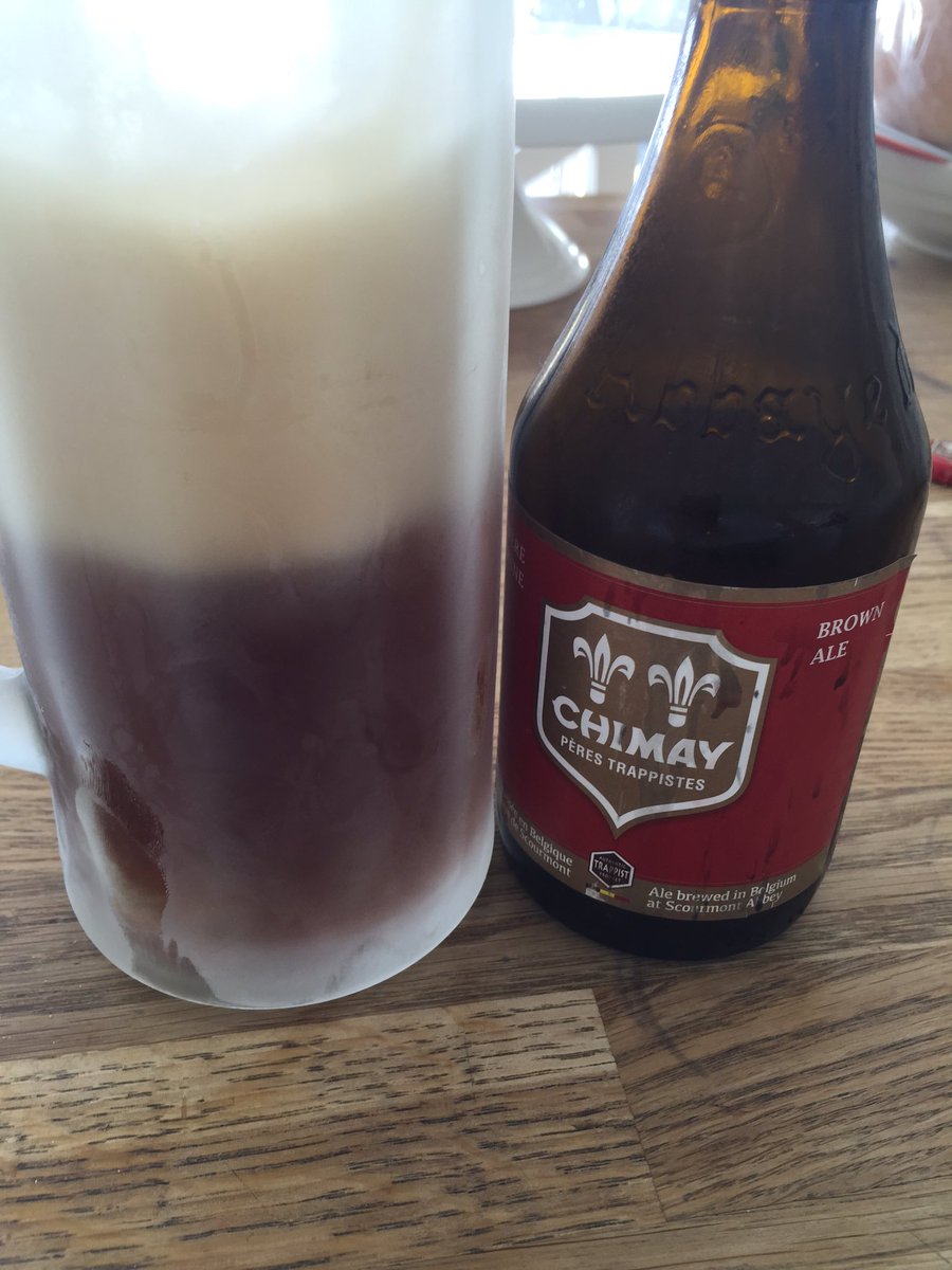 PuntingBaron's tweet photo. My first beer since Hawthorn's reign has ended! #BigHead #OrdinaryPour #BackedTheFirstWinner #Froff https://t.co/q81RTvfdzC