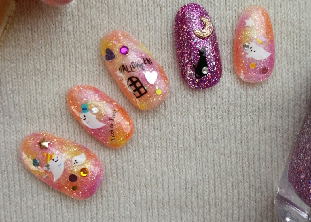 ゆき ハロウィンネイル セリアのお化けのシールが可愛かったので 甘めのハロウィンです 薬指はtinsの006 Amethyst 他はtmシュガーネイルとネイルホリックのフローズンシュガー使ってます T Co Dahvppf4g1 Twitter
