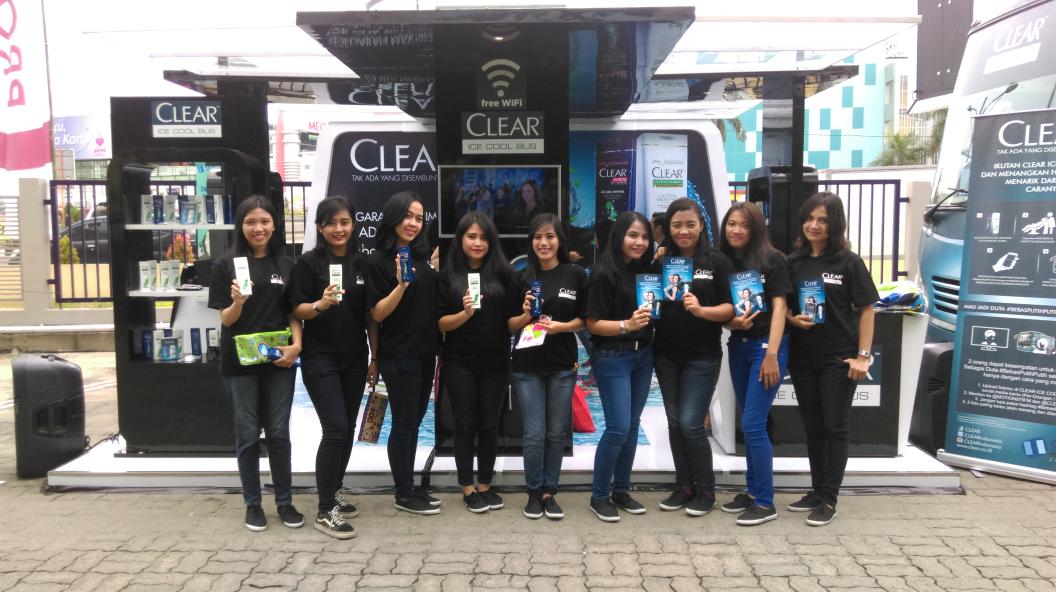 SonoraFM92's tweet photo. Tim Sampling &amp; Selling CLEAR #IceCoolBus @CLEARIndonesia @MOTION975FM siap #BebasPutihPutih BEKASI @bekasicyberpark https://t.co/dg97I4ESBX