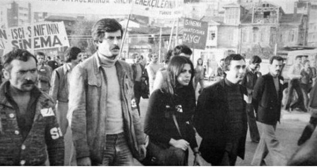 Tarık Akan 1 Mayıs kortejlerinden,Tekel işçilerinin çadırlarından, Silivri'den hatırlanacaktır.