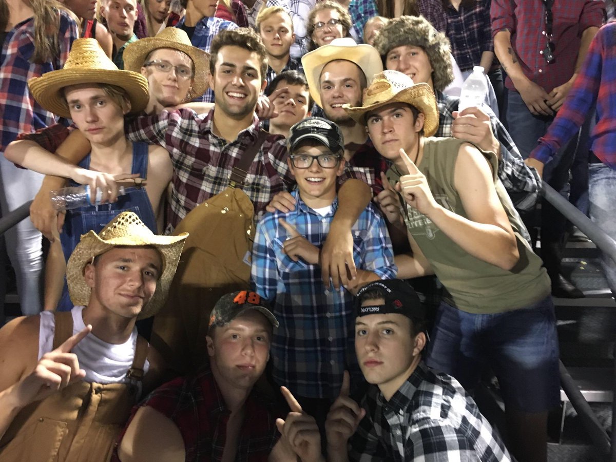 TheHZone2016's tweet image. Huge shout out to the kid who went crowd surfing. Got in trouble but it was worth it. #VNation #NotAllHerosWearCapes