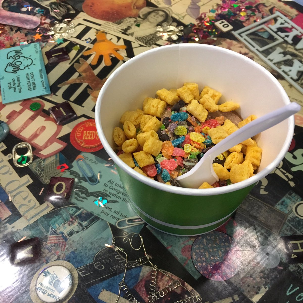 BarBaby13's tweet photo. Breakfast + Dessert #BerryAustin https://t.co/iqUwFIXAhi