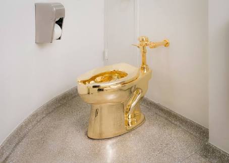 At a unisex public washroom, go try out the #golden #tiolet in the Guggenheim Museum, NY -18k gold.