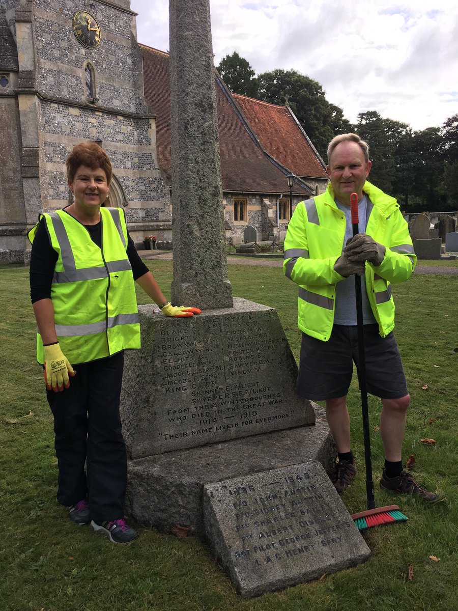 Stonehenge_6114's tweet photo. Stonehenge #300Hours helping the local community #WinterbourneEarls #Tercentenary https://t.co/ot0ws0TXHL