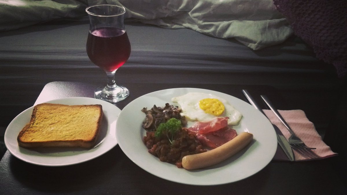 carayasileya's tweet photo. My breakfast in bed.#chefcarol https://t.co/gbk9lTx6x1
