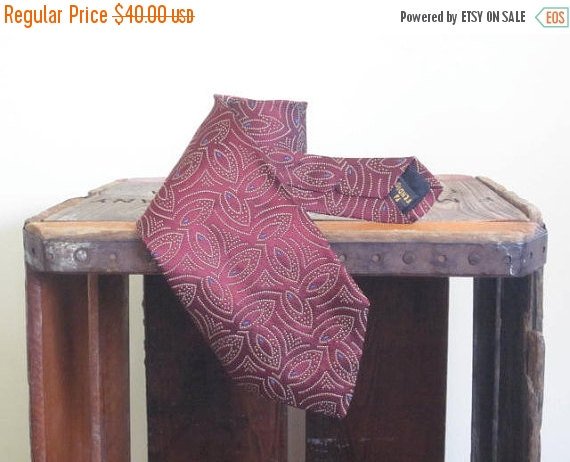 thriftingmagpie's tweet photo. Fendi / Italian Silk Tie / Fathers Day Gift / Designer / β¦ https://t.co/YNdnXTvNSW #TheThriftingMagpie #PatternedTie https://t.co/jQSaUnGRJ2