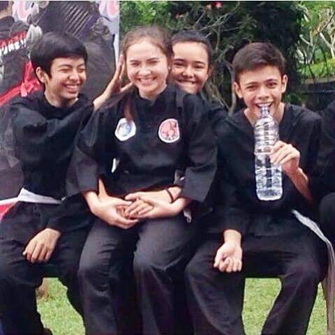ManggaloversMnd's tweet photo. 2 pasangan yang kocak 
@anggaaldi_16 @amandamanopo @ElinaJoeerg @BryaanAndrew https://t.co/u06kL6v4Ps
