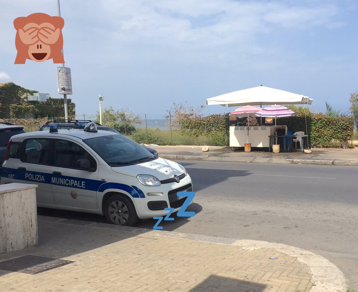 Palermodamare's tweet photo. La @PALERMOPM è giunta sul posto..ma anziché intervenire ha preferito mangiare rosticceria nel locale di fronte. https://t.co/or9iSN55do