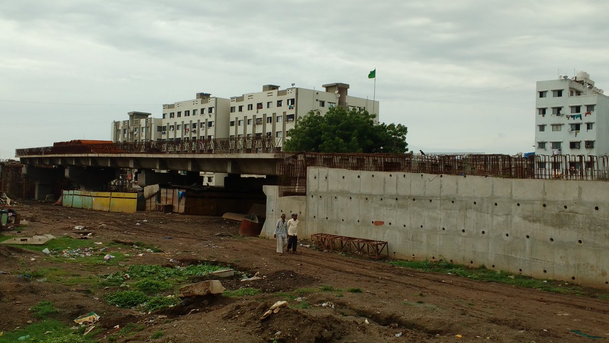 DevelopedSurat's tweet photo. #RiverTapiBridge
between #Adajan to #VedDarwaja
As Part Of #RingRoad
#Surat #Gujarat #Development
#FenilThakkar https://t.co/3NLaCtGWNh