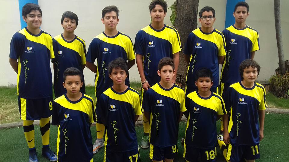 Balmara_Edu's tweet photo. Selección de football@Balmara_Edu  se prepará para su próximo partido. https://t.co/TfGH2yweJl