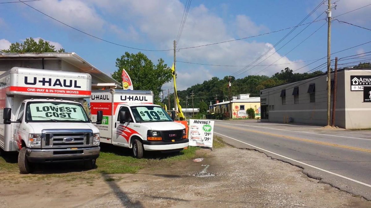 FRESHAvl's tweet photo. #WNC #AVL #LOCAL Bruce Hensley at Asheville Truck Sales #reviews U-Haul dealership NC 
https://t.co/2rrEVSFcW3 https://t.co/MU5TgdQ9P1