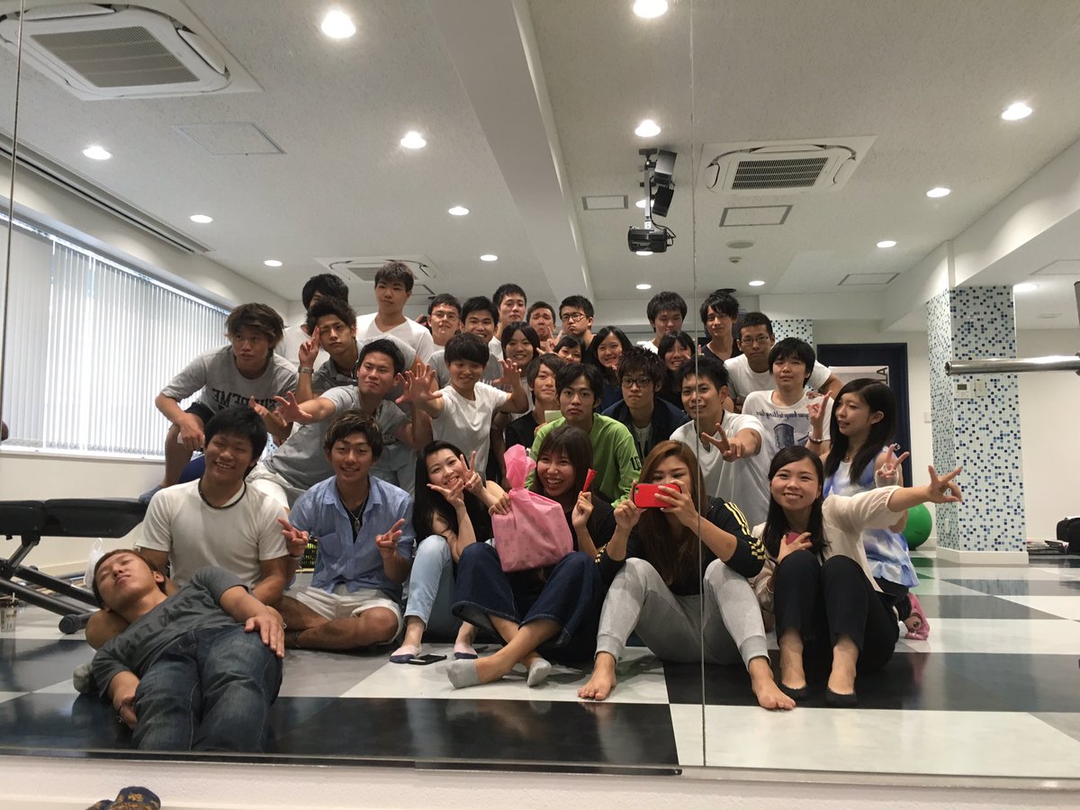 osakars's tweet photo. 【クラス紹介💓】
三フェスで2年生と1年生が仲良しなっていて嬉しいです\(^o^)/行事っていいですね🌟
https://t.co/PiCNeblFou
#スポーツ #スポーツトレーナー#ST2B #ST1B #森山クラス https://t.co/QBYssnaW7E