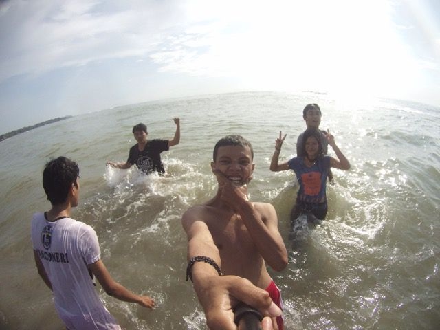 IrsanAlex's tweet photo. I'm winners Anyer Beach... #JelasSetiapSaat #AnakPantai #Traveling #0MDPL #SebentarSebentarJalan https://t.co/QPoKCv3lPv