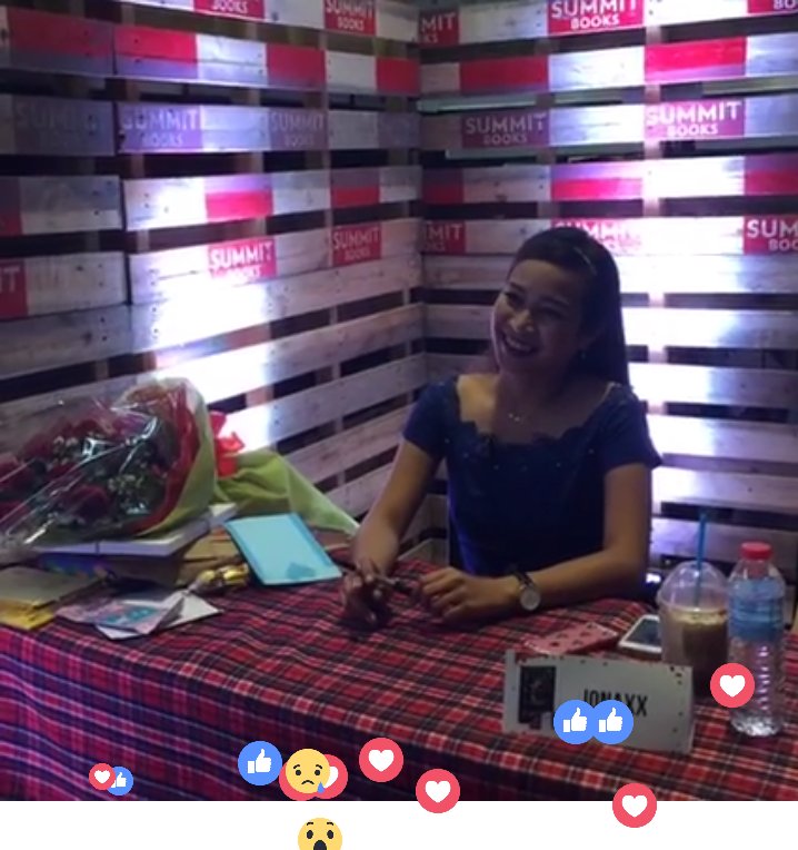 jonaxxnation's tweet photo. Such a beautiful queen. 

// Bouquet of roses spotted from @akoposimarcelo! My JoCelo heart! //

#JonaxxAtMIBF2016 https://t.co/5e8aJhrDqP