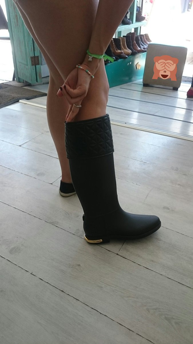 chelsibada's tweet photo. Enseñando la bota o enseñando!!  #piernonmija https://t.co/UcjwdJXpUx