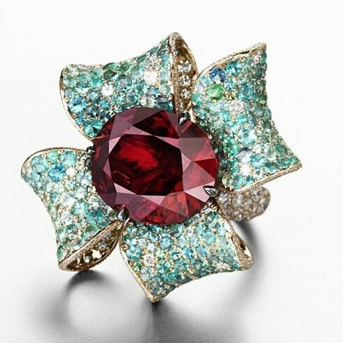 deepalinannu's tweet photo. Suzzane Syz jewelry designs #sunitashekhwatjewels #jewelry #indianwedding #luxuryjewels https://t.co/EpolFLaPi7