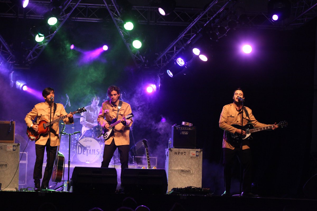 JavierAyalaO's tweet photo. En el concierto joven pudimos saludar al grupo The Details que ofrecieron un tributo a los Beatles #Fuenlabrada https://t.co/EgtFOFJLqC