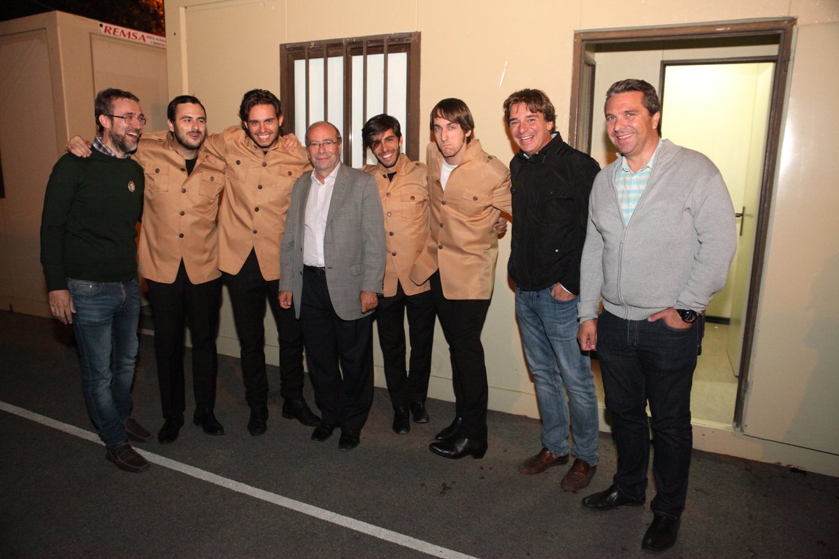 JavierAyalaO's tweet photo. En el concierto joven pudimos saludar al grupo The Details que ofrecieron un tributo a los Beatles #Fuenlabrada https://t.co/EgtFOFJLqC
