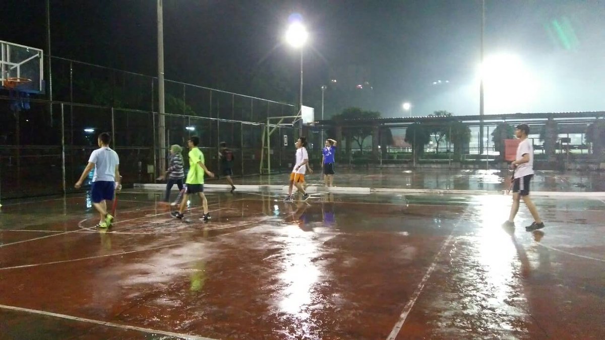 [DOKUMENTASI 6 September]
Hujan bukan halangan untuk latihan..
SKOR HOKI ITB luar biasa... :))