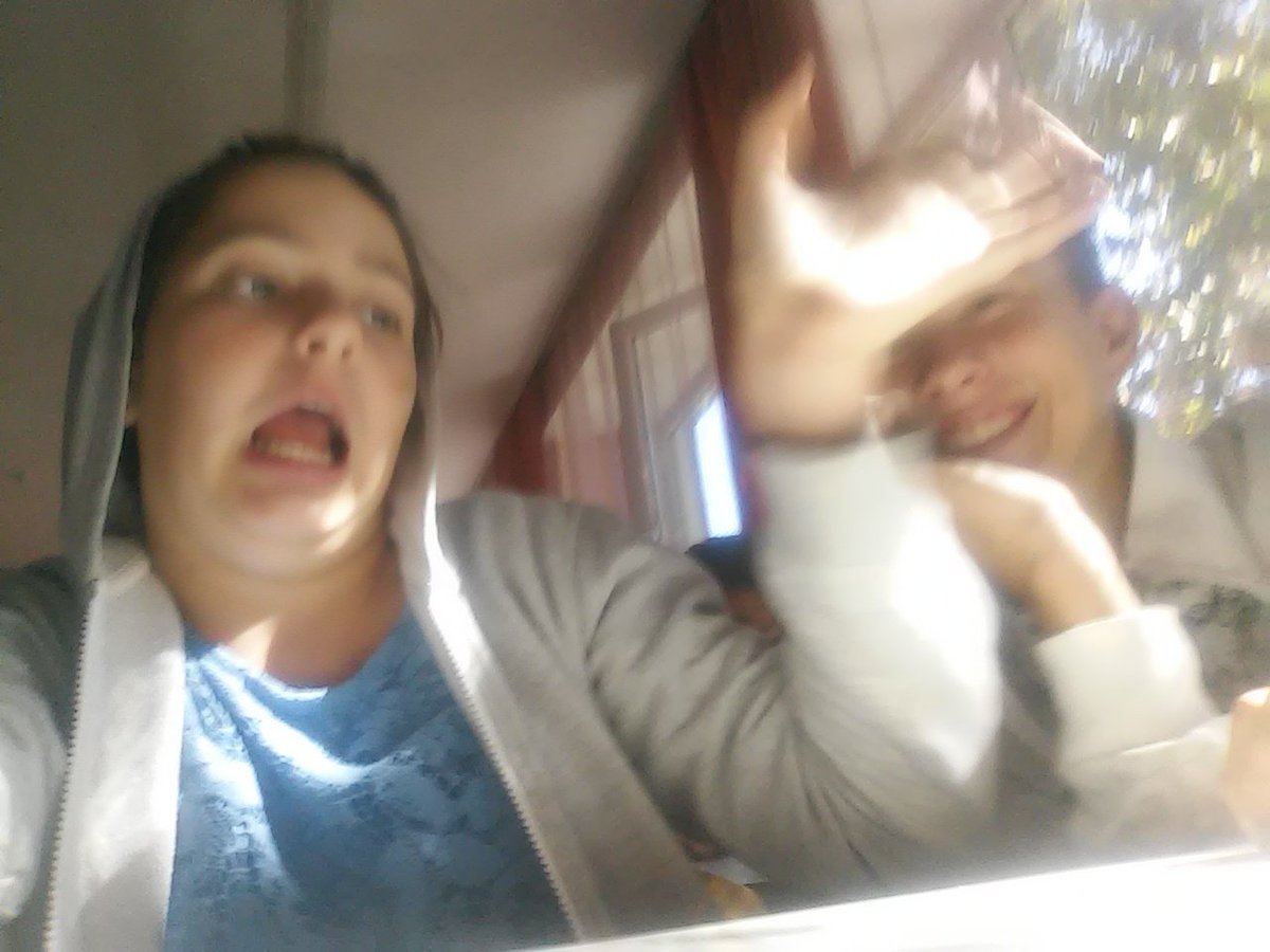 fetchenko's tweet image. Ты когда сидишь ч другом vs реальность