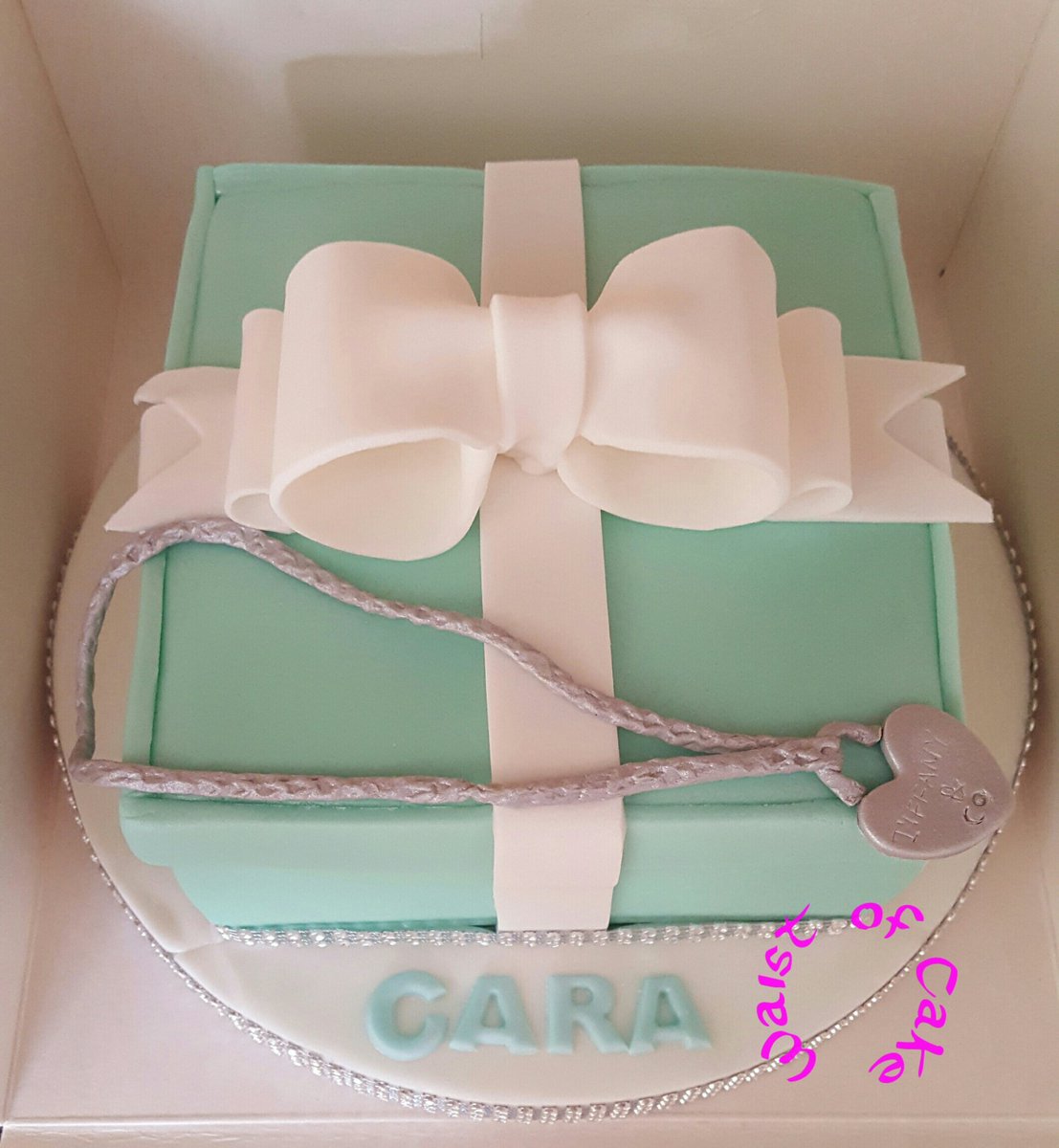 waistofcake's tweet photo. Latest Tiffany style box cake. #Tiffany #Necklace https://t.co/E1GYP8iOFg