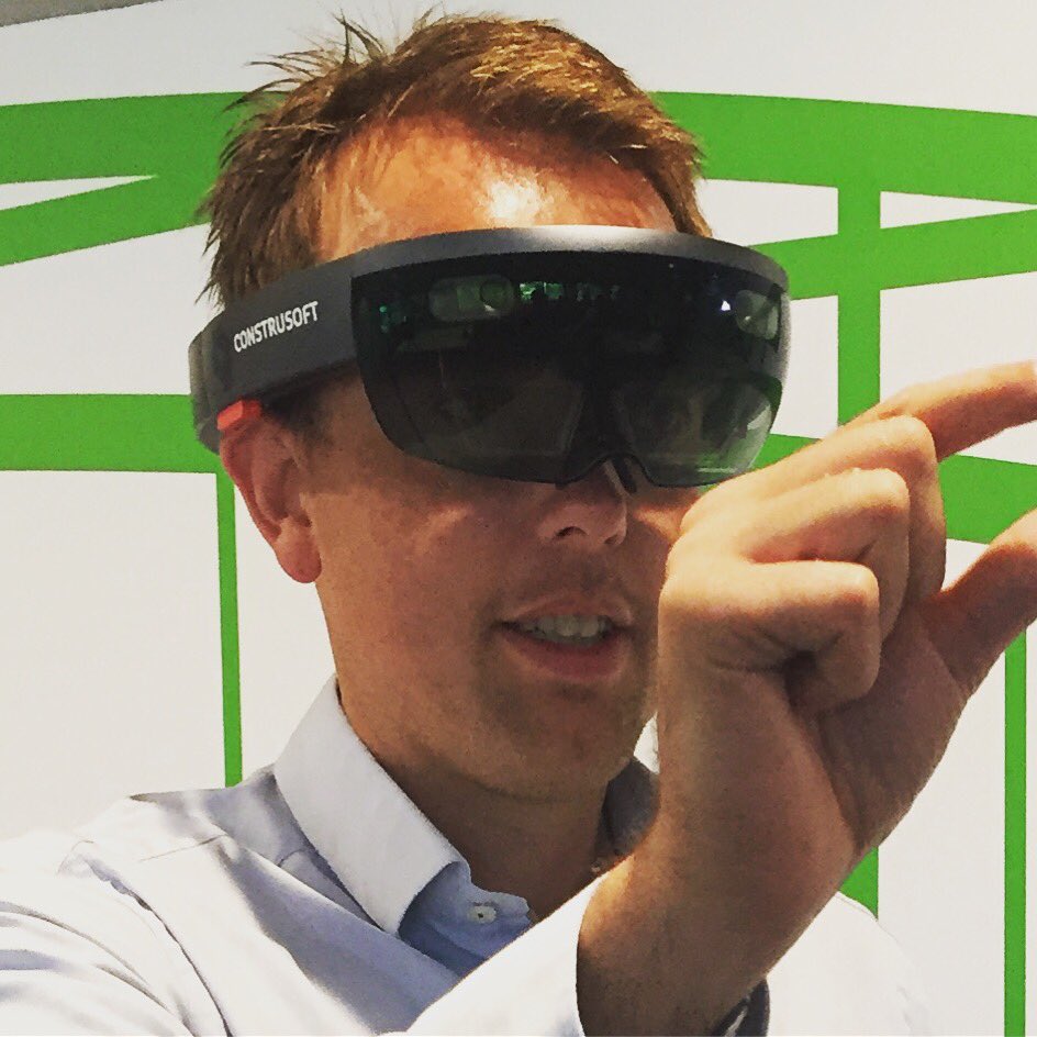 erikvantwout's tweet image. Deze week #hololens getest bij #wagemaker. Wordt onderdeel van @CarriereVerhaal en #vacaturefilm