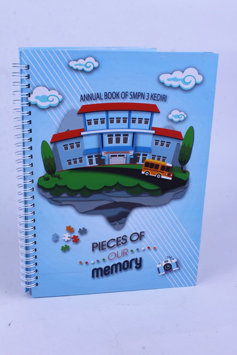 MatahatiYB's tweet photo. Annual Book of Smpn 3 Kediri
#matahaticreative #yearbook #spirals #eksklusif #photography #artdesign https://t.co/LPev7lCwSh